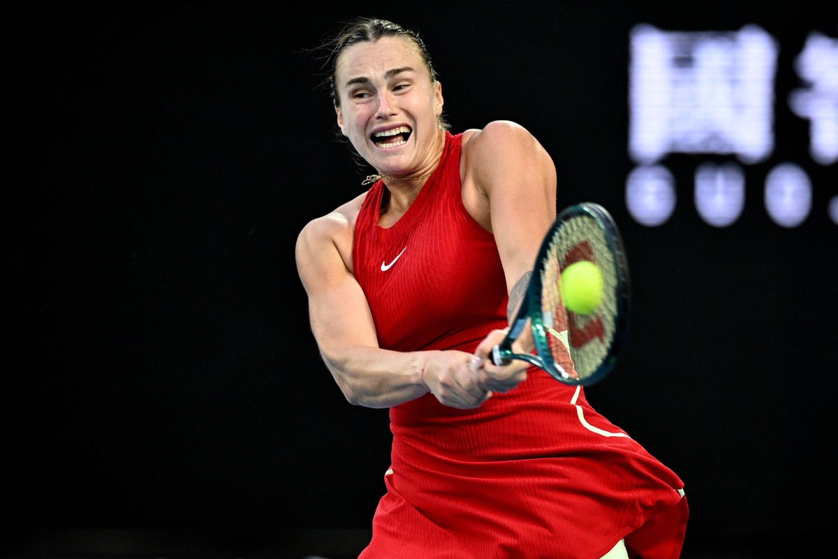 epa11084605 Aryna Sabalenka of Belarus in action during her round 2 match against Brenda Fruhvirtova of Czech Republic on Day 4 of the 2024 Australian Open at Melbourne Park in Melbourne, Australia, 1 ...