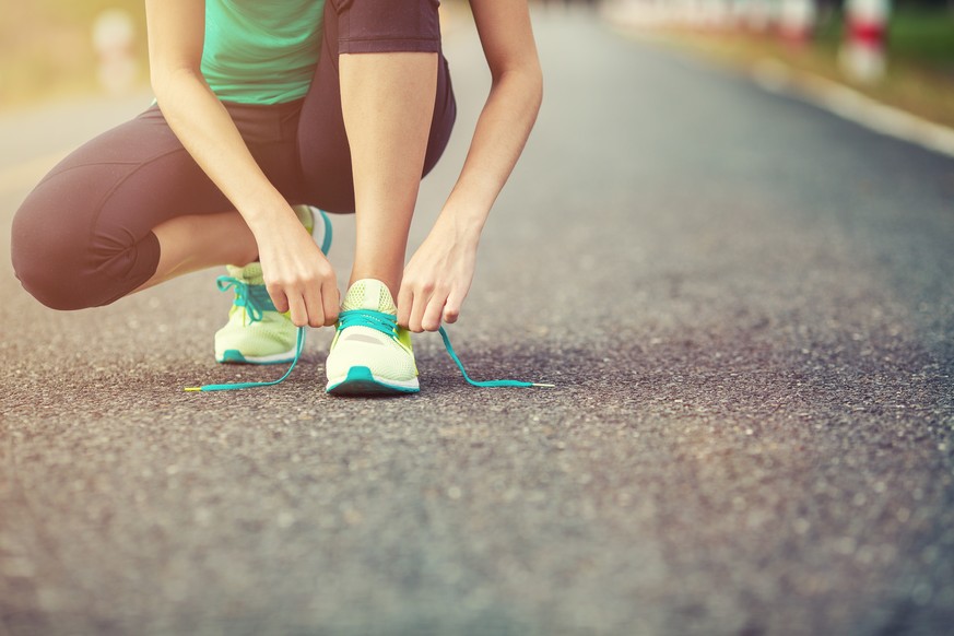 Ein Problem, das jeder kennt: Wenn sich beim Joggen die Schnürsenkel öffnen.