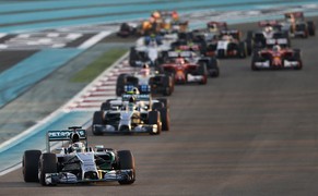 Wettbewerbsverzerrung? Beim Saisonfinale in Abu Dhabi erhielt Sieger Hamilton 50 statt 25 Punkte&nbsp;– eine einmalige Sache.