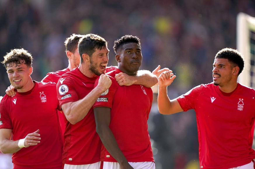 Nottingham Forest&#039;s Taiwo Awoniyi, second right, celebrates with his team-mates after scoring their side&#039;s first goal of the game during the English Premier League soccer match between Notti ...