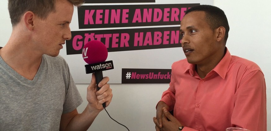 «Wann werden Sie hier Frauen vergewaltigen?» – Wir haben einem Flüchtling mal alle pauschalen Stammtischfragen gestellt