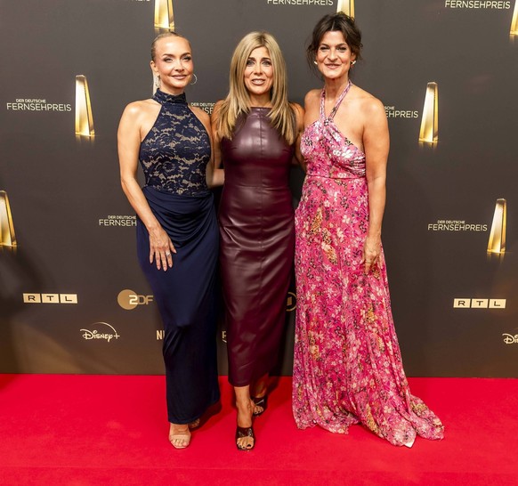 ABB/FERNSEHPREIS- Janin Ullmann, Schauspielerin, Panagiota Petridou, Moderatorin, Marlene Lufen zu Gast auf dem roten Teppich bei der Gala zr verleihung des Der Deutsche Fernsehpreis 2026 iim Confex C ...