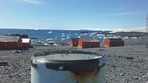 epa08200880 A handout photo made available by the Argentina National Meteorological Service of the Esperanza base, located in Antarctica, where 18.3 degrees were recorded this Thursday, the highest te ...