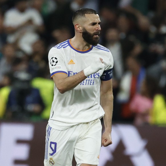 epa09927209 Real Madrid&#039;s striker Karim Benzema celebrates after scoring the 3-1 goal during the UEFA Champions League semifinals&#039; second leg soccer match between Real Madrid and Manchester  ...
