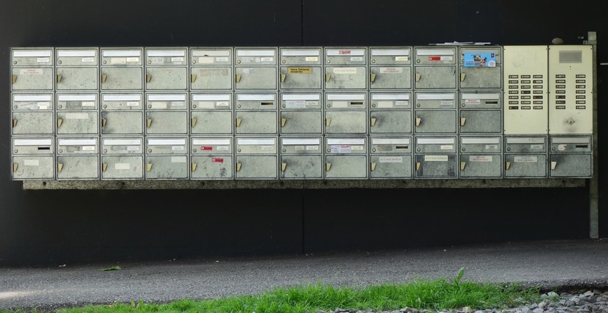 Verlassene Sugus-Häuser in der Neustrasse 81, 83 und 85. Viele Mieterinnen und Mieter sind bereits ausgezogen, obwohl der Termin vor der Schlichtungsbehörde gegen Besitzerin und Erbin Regina Bachmann  ...