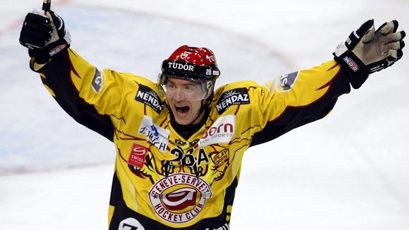 Der Genfer Igor Fedulov jubelt nach einem Tor fuer die Genfer beim Playoff - Finalspiel der Nationalleague A, ZSC Lions gegen Genf Servette in Zuerich am Montag, 31. Maerz 2008. (KEYSTONE/PHOTOPRESS/W ...