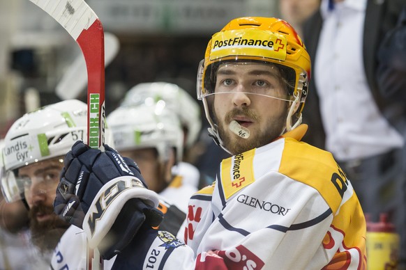 Zugs Lino Martschini im fuenften Eishockey Playoff Finalspiel der National League A zwischen dem SC Bern und dem EV Zug am Samstag, 15. April 2017, in der PostFinance Arena in Bern. (PPR/Alexandra Wey ...