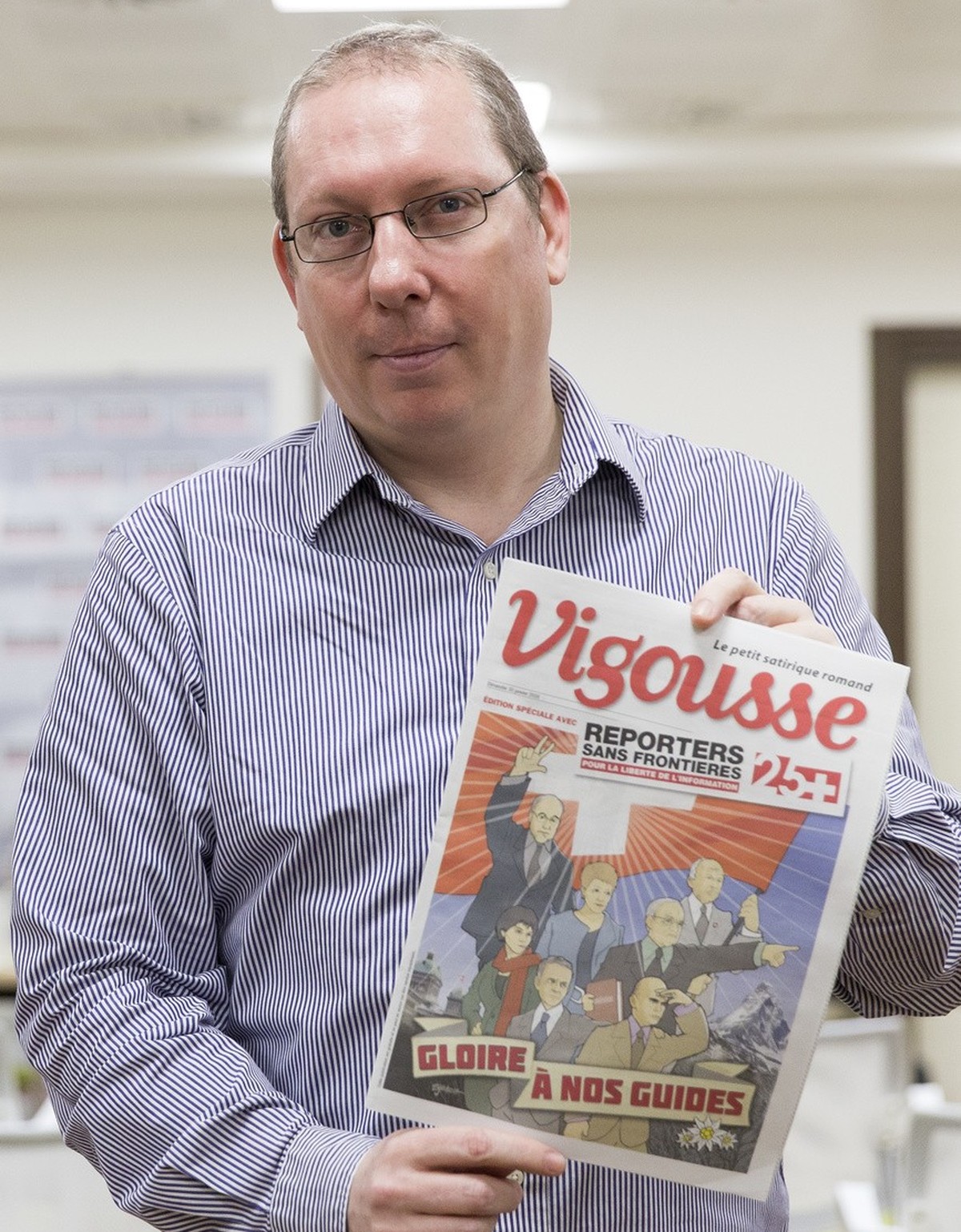 Stephane Babey, redacteur en chef de Vigousse, pose pour le photographe lors de la presentation a la presse d'un numero special et d'un fonds de soutien en faveur des journalistes en danger  ...