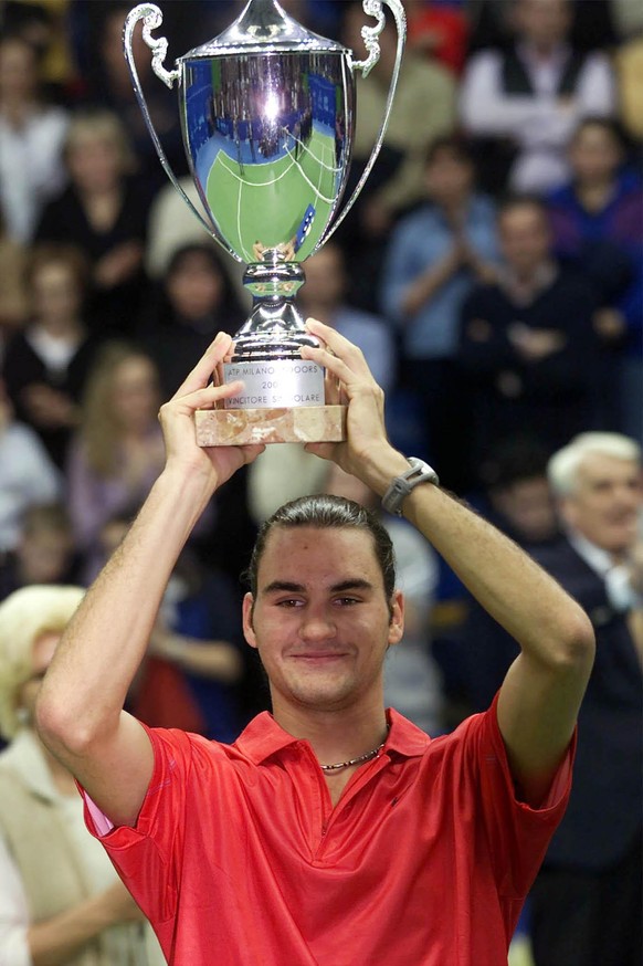 ARCHIV - RUECKTRITT ROGER FEDERER - MEILENSTEINE ROGER FEDERER - 2001 - MAILAND: 1. ATP TURNIERSIEG - ZU DEN MEILENSTEINEN VON DER KARRIERE UND IM LEBEN VON ROGER FEDERER STELLEN WIR IHNEN FOLGENDES B ...