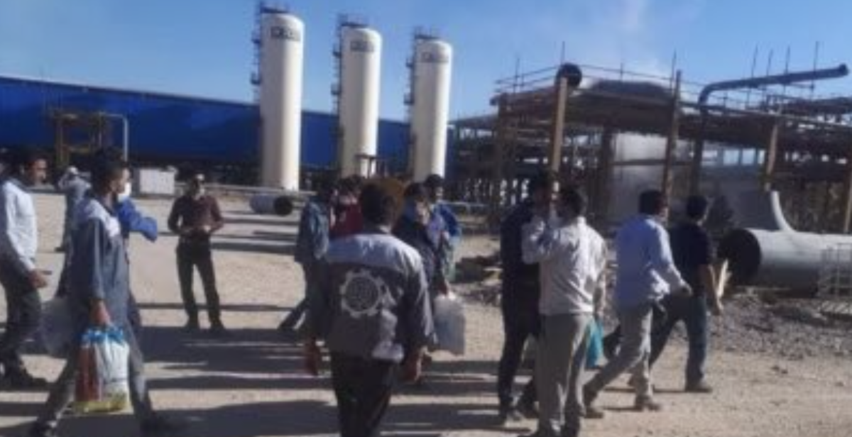 Betroffen waren vor allem Betriebe der Petrochemie, in denen Beschäftigte eine deutliche Lohnsteigerung fordern.