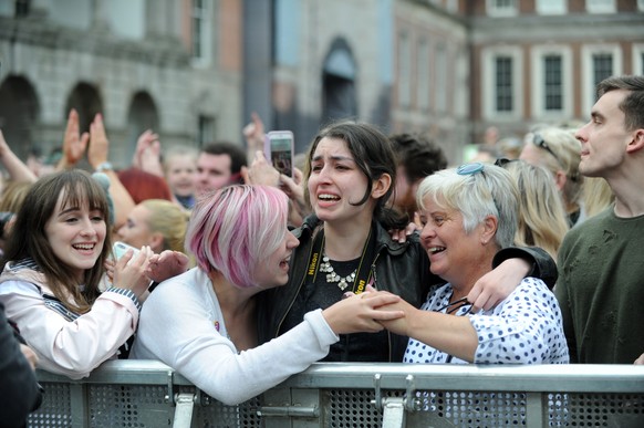 epa06765274 People celebrate the official results of the Abortion Referendum, in Dublin, Ireland, 26 May 2018. A vast majority in Ireland has voted in a referendum on 25 May 2018 to remove 8th Amendme ...