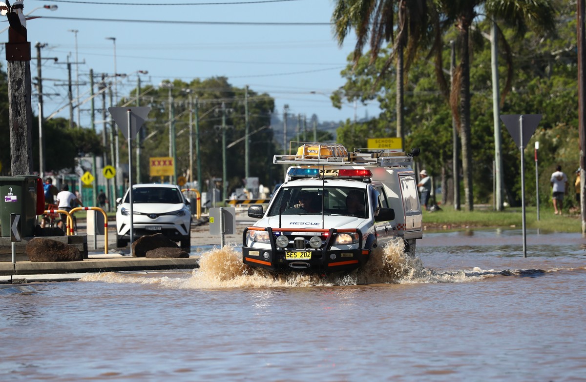 epa09795858 Flooded scenes in the town of Ballina, Northern NSW, Australia, 02 March 2022. Interstate emergency service volunteers are on their way to northern NSW amid disastrous flooding, while Sydn ...