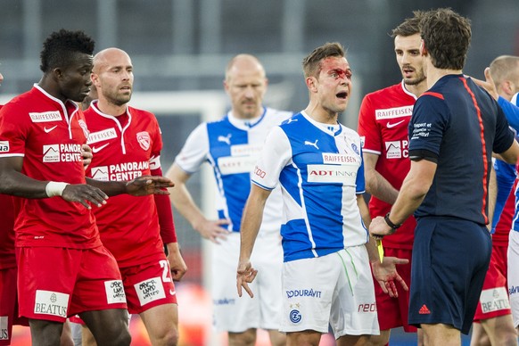 Der Knackpunkt der Partie: Amir Abrashi ist nach dem Foul ausser sich, die Teamkollegen stehen in den nächsten Minuten neben den Schuhen, das 0:2 folgt auf dem Fuss.