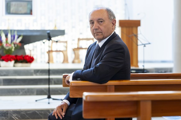 epa13009621 Gian Lorenzo Cornado, Ambassador of Italy to Switzerland and Liechtenstein, attends the tribute concert Hommage aux Anges de Crans-Montana at the Church of the Sacred Heart in Crans-Montan ...