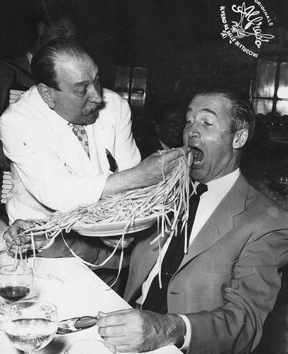alfredo di leilo ristorante alfredo alla scrofa fettuccine alfredo james stewart italien rom hollywood food essen kochen history https://www.ilveroalfredo.it/en/celebrities/
