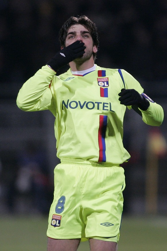 Lyon&#039;s Juninho celebrates after they scored a goal against FC Barcelona during their Champions League round of 16 soccer match at Gerland stadium, in Lyon, central France, Tuesday, Feb. 24, 2009. ...