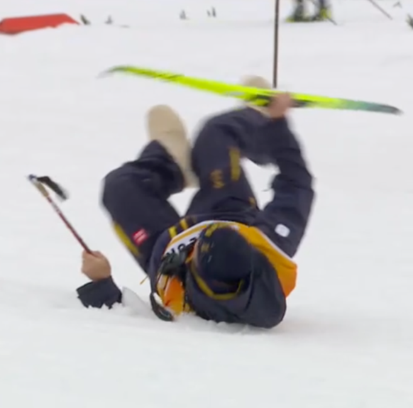 Ebba Andersson stürzt in der Langlauf-Staffel bei Olympia 2026 spektakulär