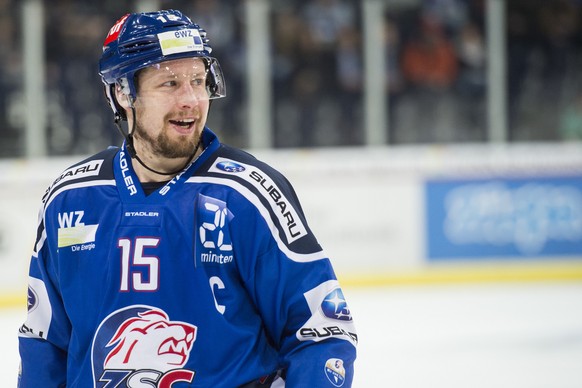 Mathias Seger von Zuerich beim Playoff-Halbfinalspiel der National League A zwischen den ZSC Lions und dem Geneve-Servette HC am Dienstag, 17. Maerz 2015, im Hallenstadion in Zuerich. (KEYSTONE/Ennio  ...