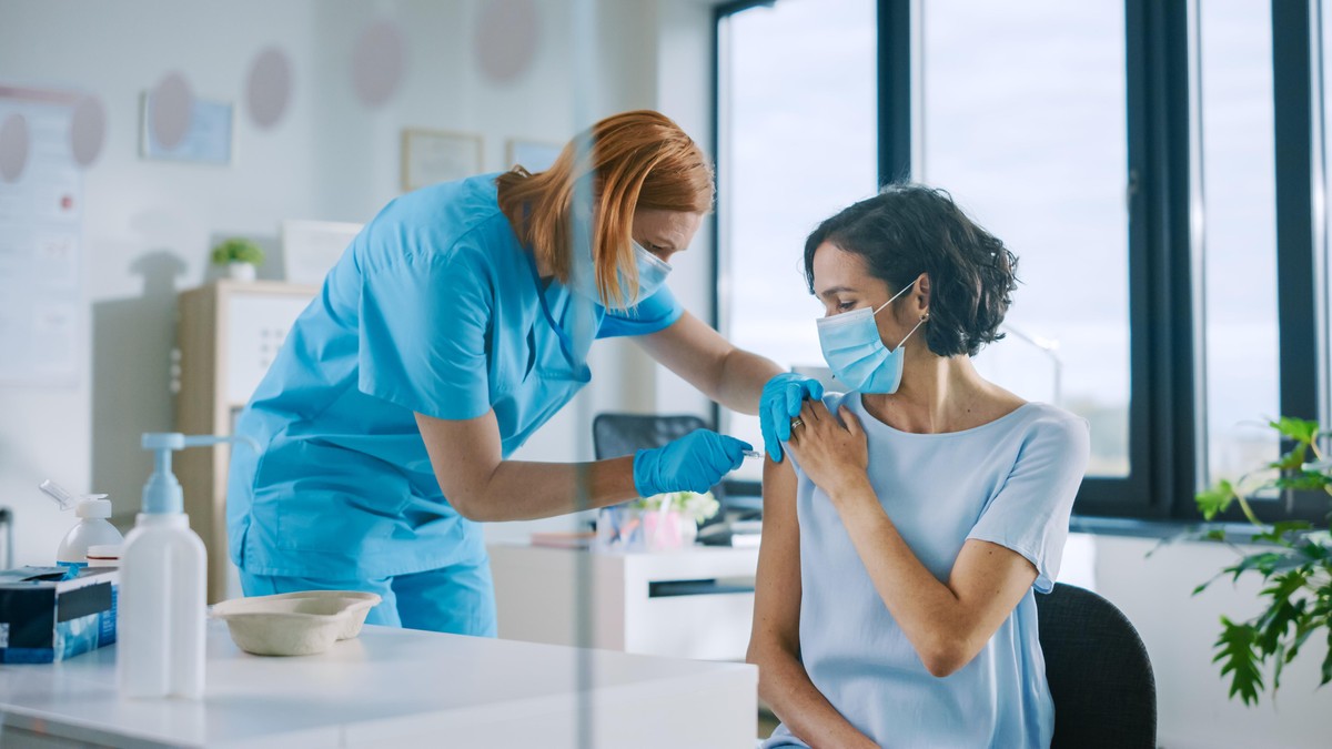 Impfung, Büro-Impfung, vaccine office, Impfung im Büro, shutterstock