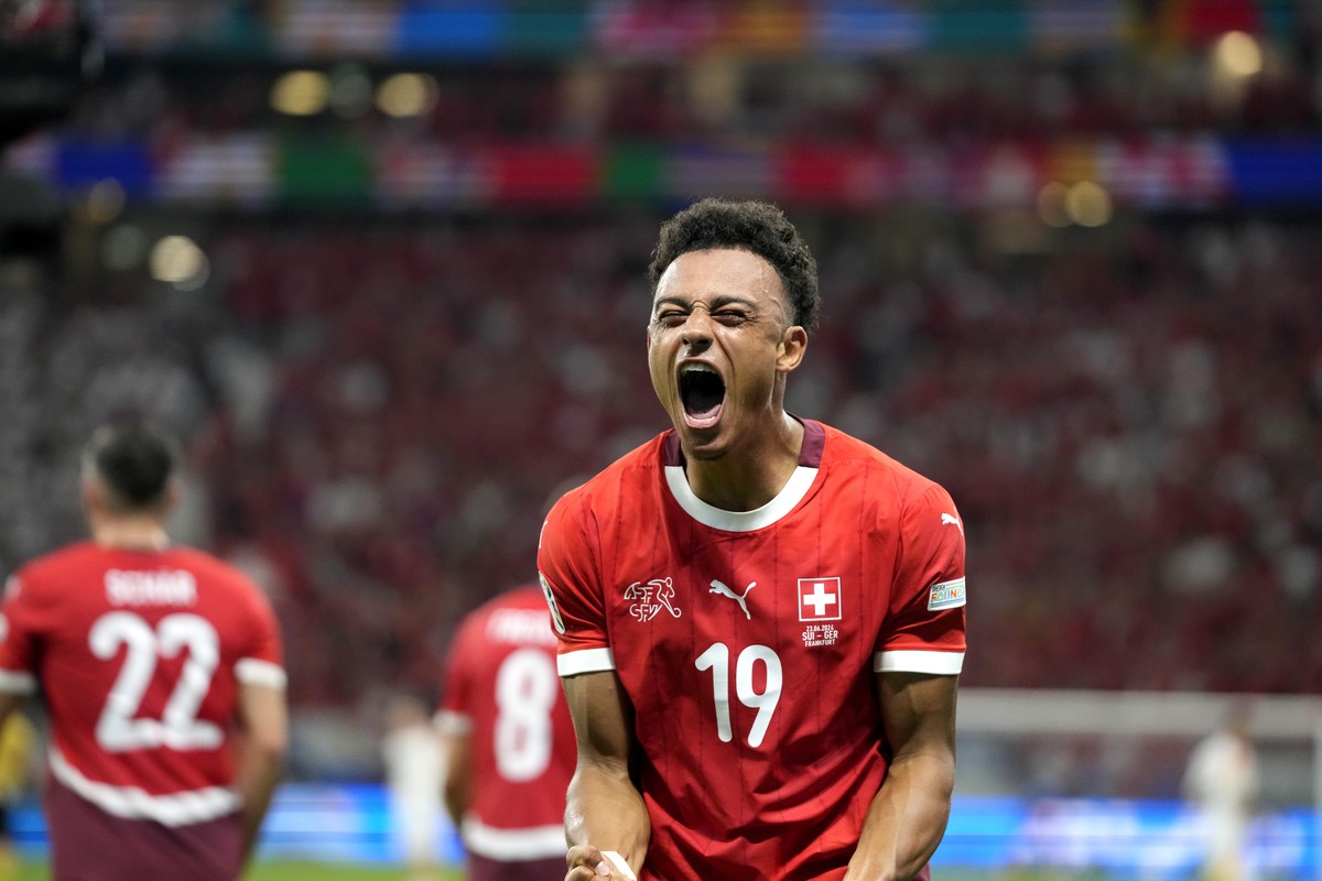 Switzerland's Dan Ndoye celebrates after scoring his sides first goal during a Group A match between Switzerland and Germany at the Euro 2024 soccer tournament in Frankfurt, Germany, Sunday, June ...
