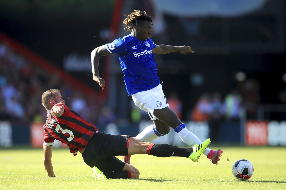 Bournemouth's Steve Cook, left, and Everton's Moise Kean battle for the ball during the English Premier League soccer match between Bournemouth and Everton at The Vitality Stadium, Bournemou ...