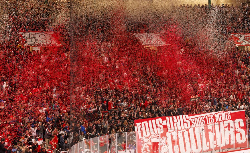 Lausanne&#039;s supporters launch confetti, during the fifth leg of the National League regular season game of the Swiss Championship between Lausanne HC, LHC, and HC Davos, HCD, at the Vaudoise Arena ...