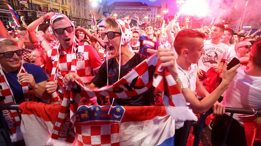 epa06828996 Supporters of Croatia celebrate as they watch the broadcast of the FIFA World Cup 2018 group D preliminary round soccer match between Argentina and Croatia in central Zagreb, Croatia, 21 J ...