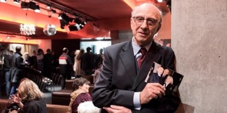 Der Schweizer Psychiater, der glaubt, dass die Welt durch LSD ein bisschen besser werden könnte