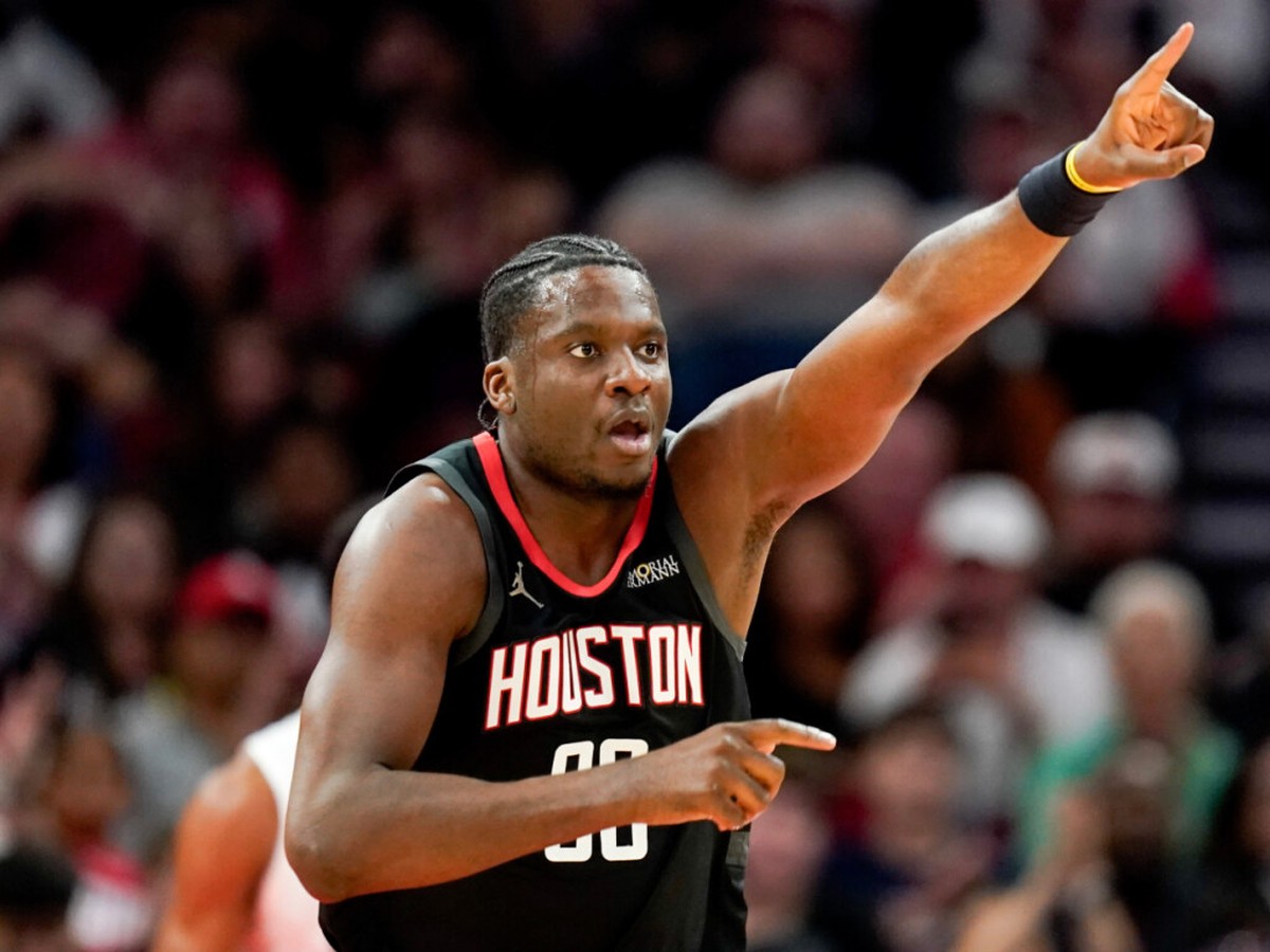 Clint Capela et les Rockets ont dominé Cleveland 117-100 samedi