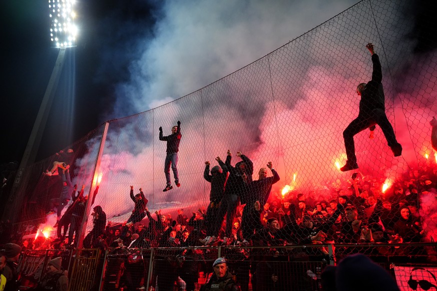 epa12863011 Fans of Bosnia and Herzegovina celebrate as the team win the penalty shoot-out during the FIFA World Cup 2026 European playoff match between Bosnia and Herzegovina and Italy in Zenica, Bos ...