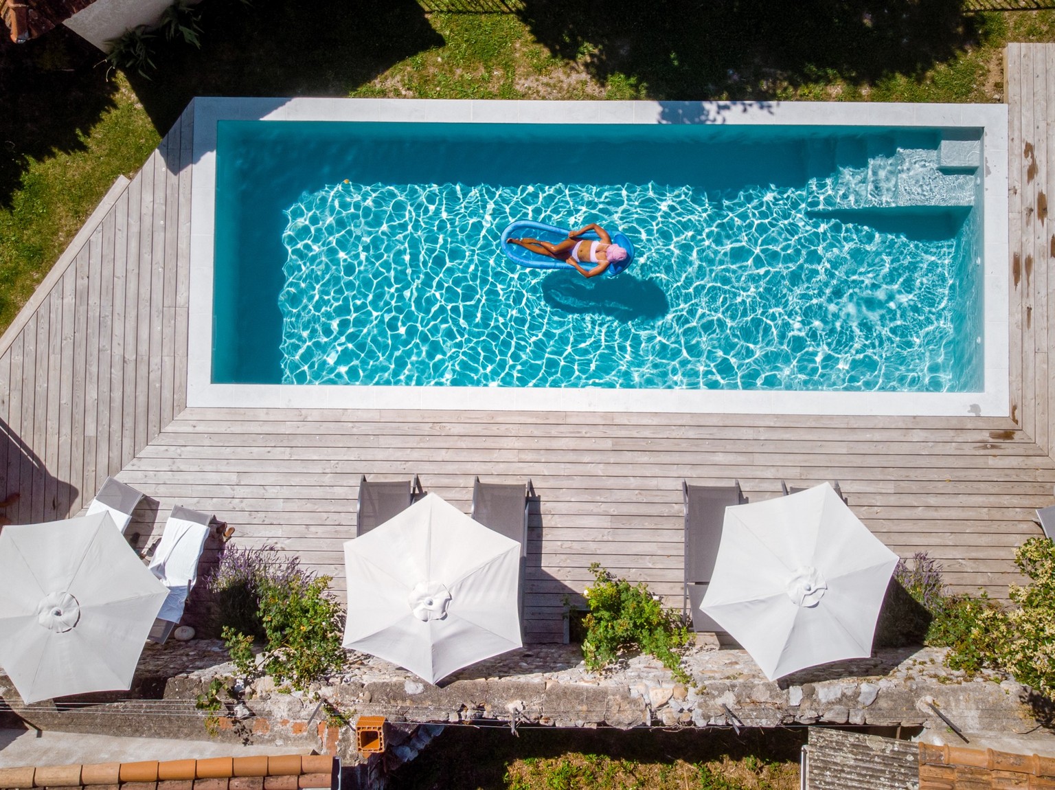 KI-Software entdeckte in Frankreich über 20'000 undeklarierte Swimmingpools.