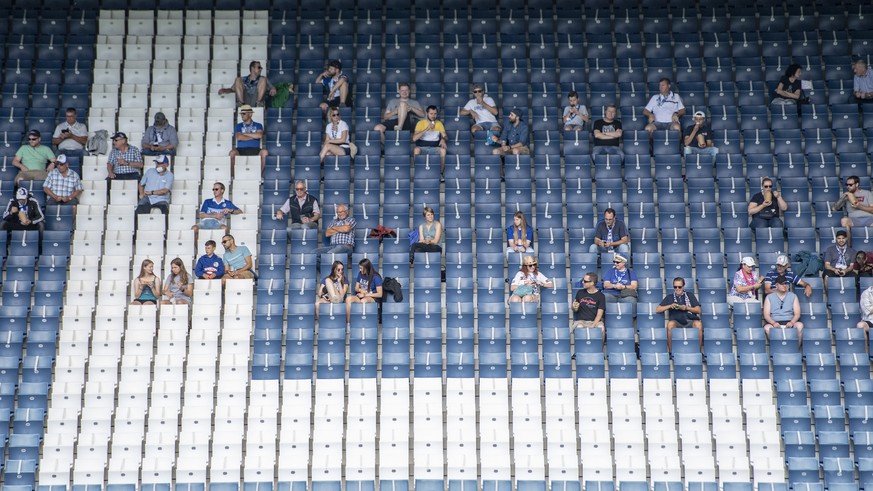 Bis zu 1000 Zuschauer duerfen im Stadion dabeisein, beim Super League Meisterschaftsspiel zwischen dem FC Luzern und dem FC Servette Genf vom Samstag, 27. Juni 2020 in Luzern. (KEYSTONE/Urs Flueeler)