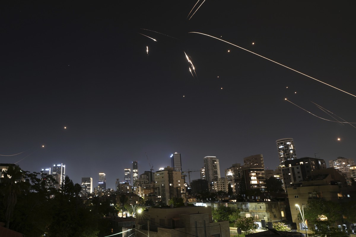 Israel's air defense system fire to intercepts projectiles launched from Iran, as seen in Ramat Gan, near Tel Aviv, Israel on Friday, June 13, 2025. (AP Photo/Oded Balilty)
Israel Iran Mideast Wa ...