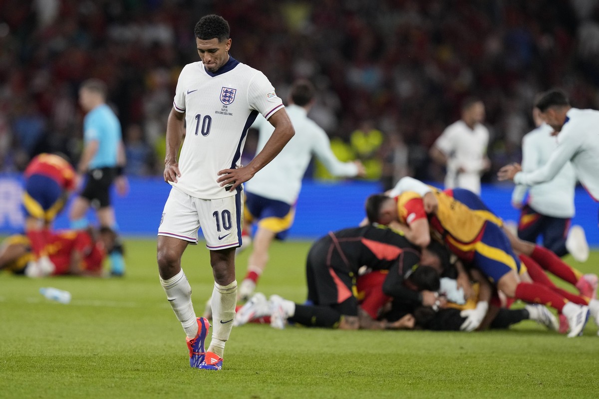 England's Jude Bellingham reacts at the end of the final match between Spain and England at the Euro 2024 soccer tournament in Berlin, Germany, Sunday, July 14, 2024. Spain won 2-1. (AP Photo/Fra ...
