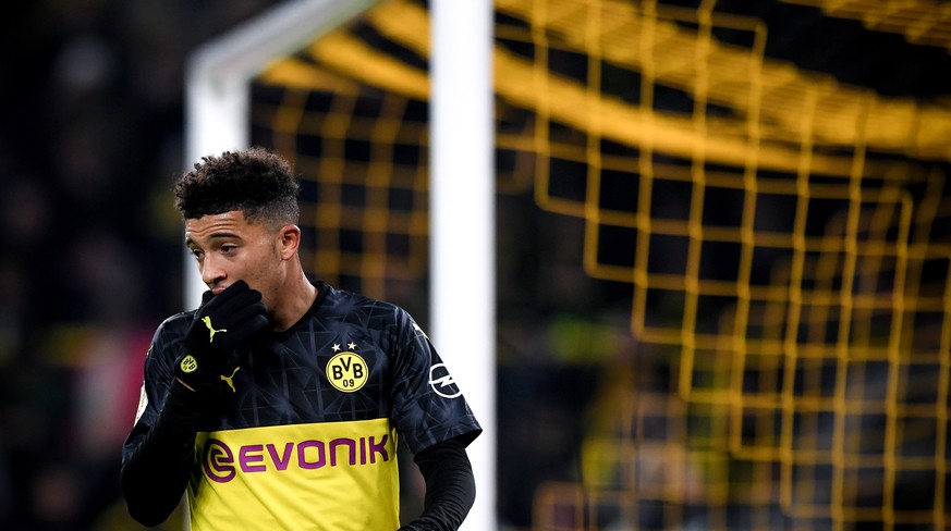 epa07960786 Dortmund&#039;s Jadon Sancho reacts during the German DFB Cup second round soccer match between Borussia Dortmund and Borussia Moenchengladbach in Dortmund, Germany, 30 October 2019. EPA/S ...