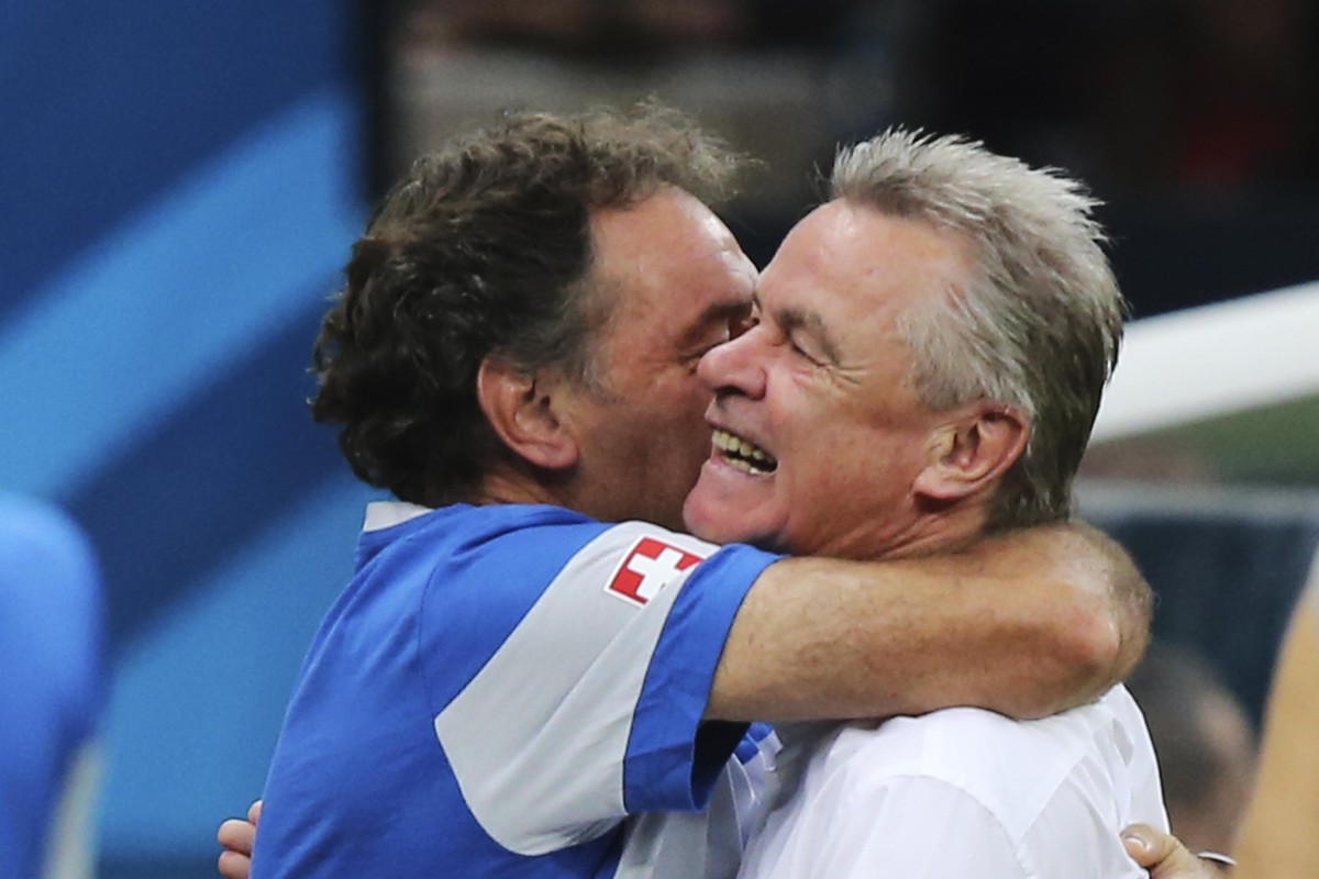 Assistent Michel Pont und Trainer Ottmar Hitzfeld (rechts) dürfen stolz auf ihre Arbeit sein.
