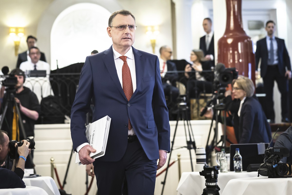 Swiss National Bank's (SNB) Chairman of the Governing Board Thomas Jordan arrives to attend a Swiss National Bank press conference, in Zurich, Switzerland, Thursday, March 23, 2023. (Michael Buho ...