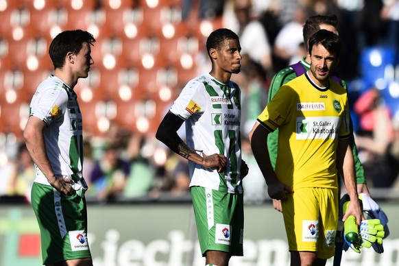 Hängende Köpfe: ein oft gesehenes Bild bei den St.Gallern nach einem Spiel gegen Vaduz.