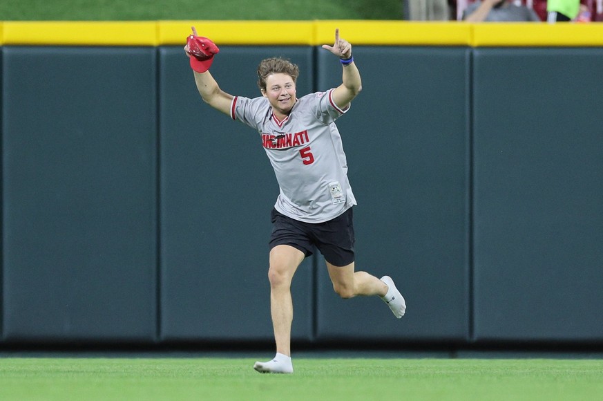 William Hendon, 19, Flitzer beim Baseballspiel zwischen den Cincinnati Reds und den Cleveland Guardians am 11. Juni 2024 im Great American Ball Park.