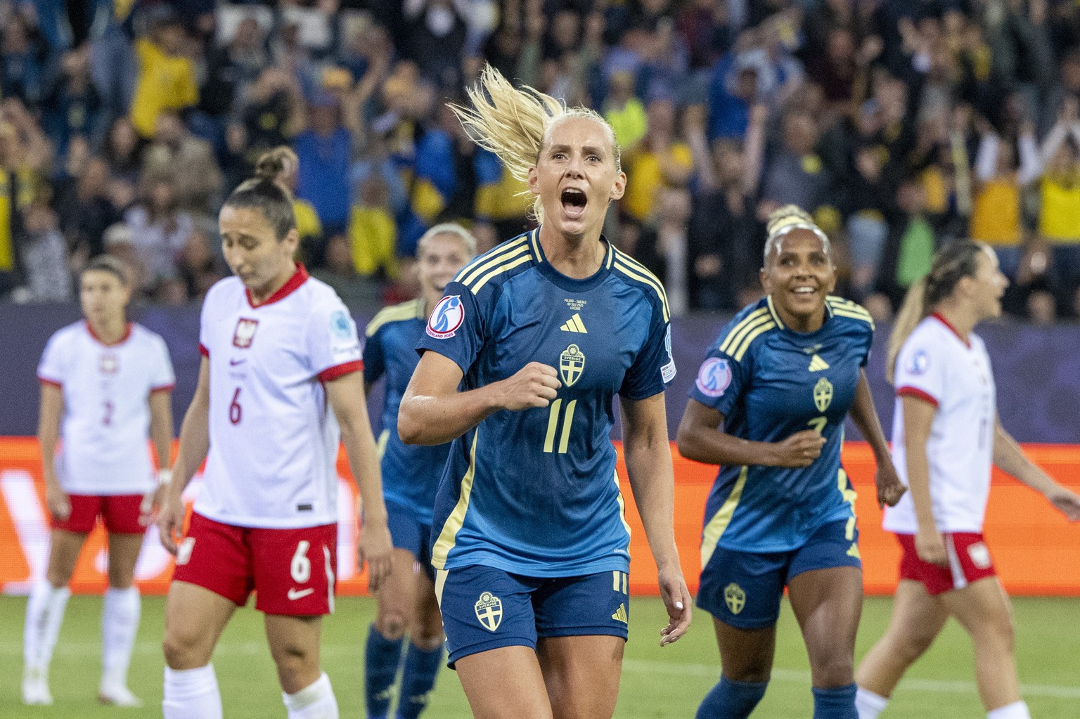 epa12225501 Emma Blackstenius (C) of Sweden celebrates scoring the 0-1 goal during the UEFA Women&#039;s EURO 2025 Group C soccer match between Poland and Sweden, in Luzern, Switzerland, 08 July 2025. ...