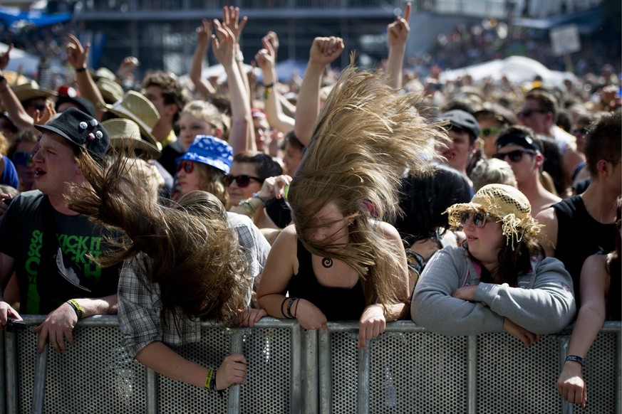 Fans enjoy the german band Beatsteaks performs during the Openair St. Gallen Festival in St. Gallen, Switzerland, Saturday, 02 July 2011. The 35th OpenAir St. Gallen takes place from 30 June to 03 Jul ...