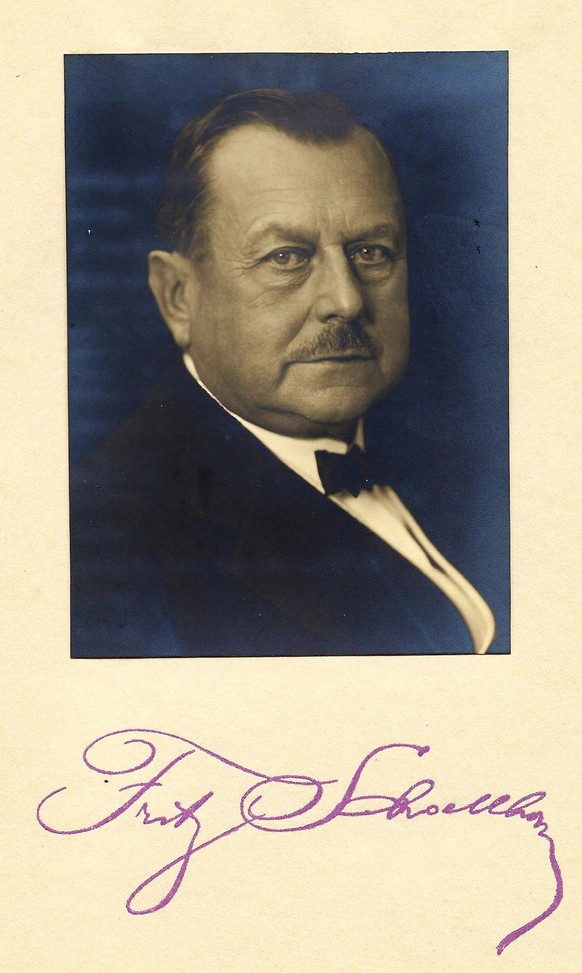 Fritz Schoellhorn auf einem Nachruf von 1933.
https://commons.wikimedia.org/wiki/File:Fritz_Schoellhorn_aus_Nachruf.jpg
