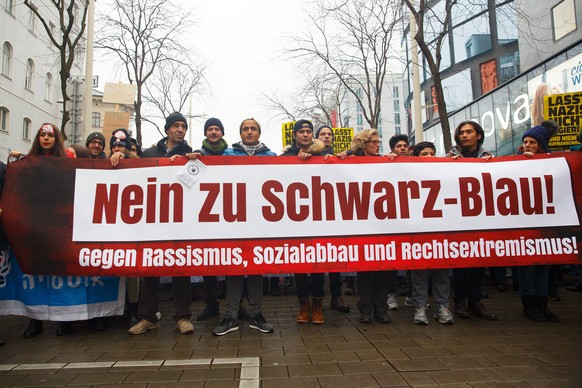 epa06436263 People carry a banner reading &#039;no to black and blue&#039;, refering to the governing coalition, as they take part in a protest against the new coalition government between Austrian Pe ...