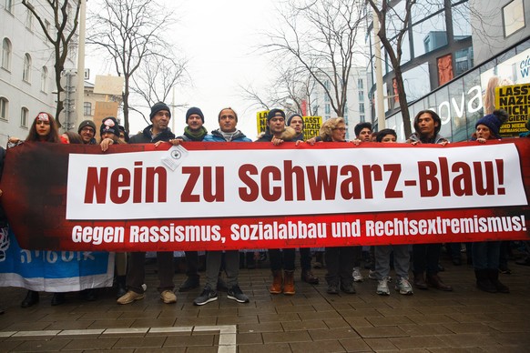 epa06436263 People carry a banner reading &#039;no to black and blue&#039;, refering to the governing coalition, as they take part in a protest against the new coalition government between Austrian Pe ...