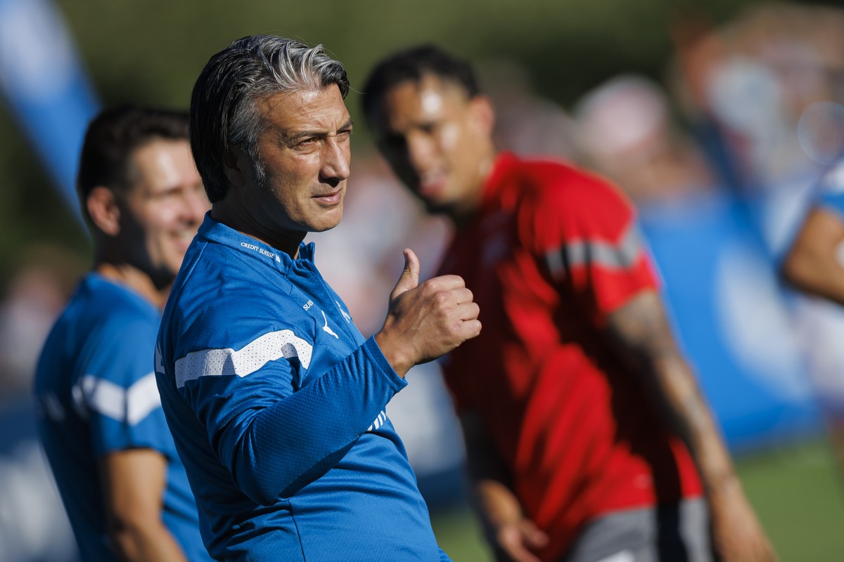 Swiss coach Murat Yakin overlooks a public training session, Monday, September 4, 2023 in Saillon, Switzerland. (KEYSTONE/Valentin Flauraud)