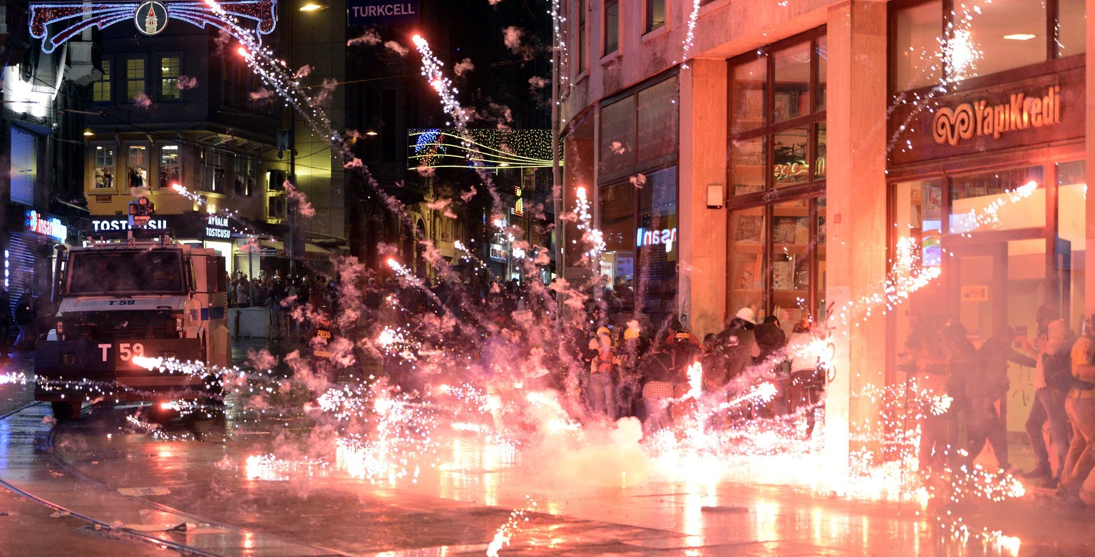 In Istanbul kam es zu Ausschreitungen zwischen der Polizei und Demonstranten.