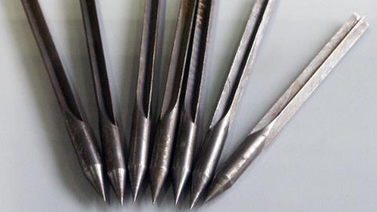 Fléchettes de l'armée suisse de 1915: une grenade contient jusqu'à 8000 de ces mini-projectiles qui provoquent de terribles blessures.