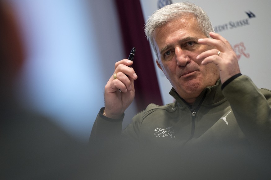 Nationalcoach Vladimir Petkovic spricht anlaesslich des Zusammenzugs der Nationalmannschaft an einer Pressekonferenz zu den Medien, am Montag, 19. Maerz 2018, im Hotel Dorint in Kloten. (KEYSTONE/Mela ...