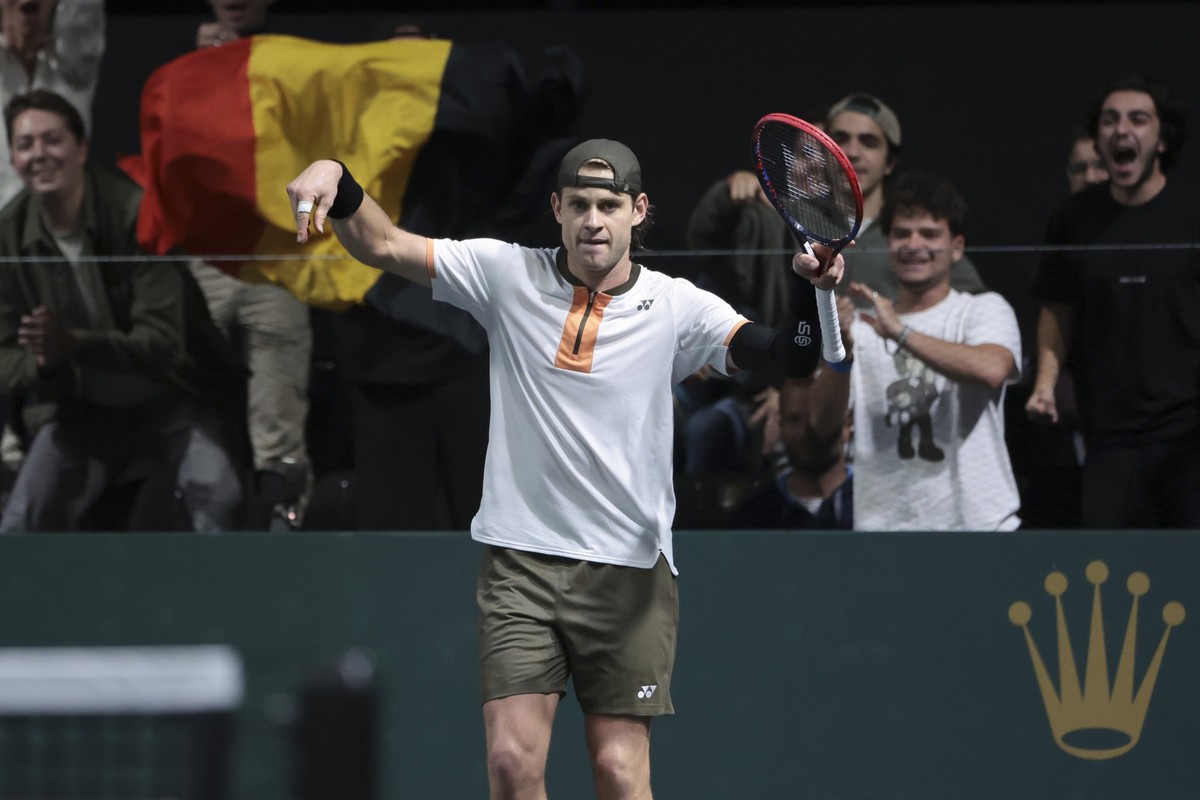 NANTERRE, FRANCE - OCTOBER 27: Zizou Bergs of Belgium celebrates winning his first round match against Alex Michelsen of USA on day one of the Rolex Paris Masters 2025, an ATP 1000 tennis tournament a ...
