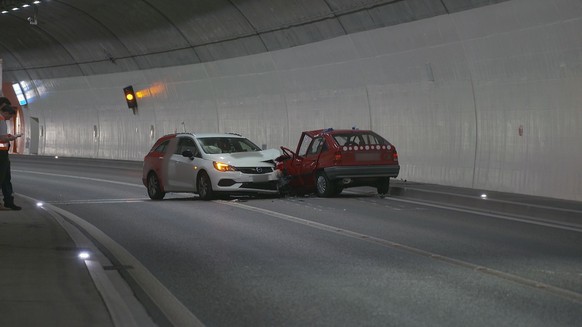 Bazenheid SG Unfall Wilhalden-Tunnel